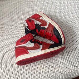 Air Jordan 1 High nike red/dune red/back model FB9891-600 ladies size 7.5